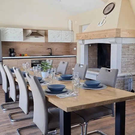 Aurora Labin Villa